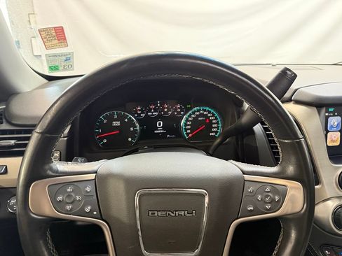 Used 2019 GMC Yukon XL Denali w/ Denali Ultimate Package AWD/4WD image 12