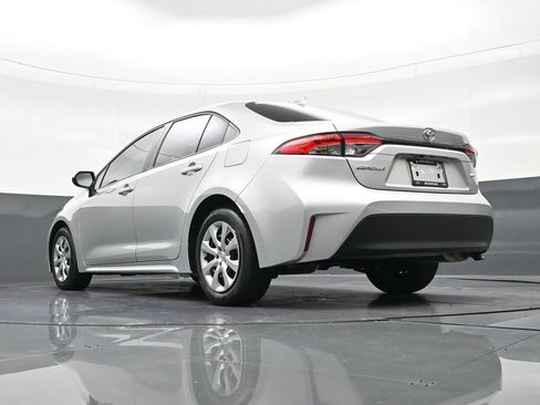 Used 2025 Toyota Corolla LE w/ Convenience Package image 25