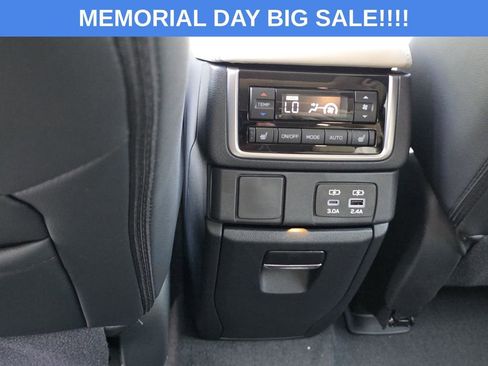 Used 2025 Subaru Ascent Limited AWD/4WD image 12