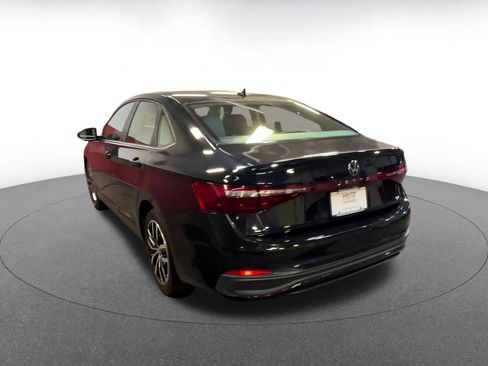 Used 2025 Volkswagen Jetta SE image 11