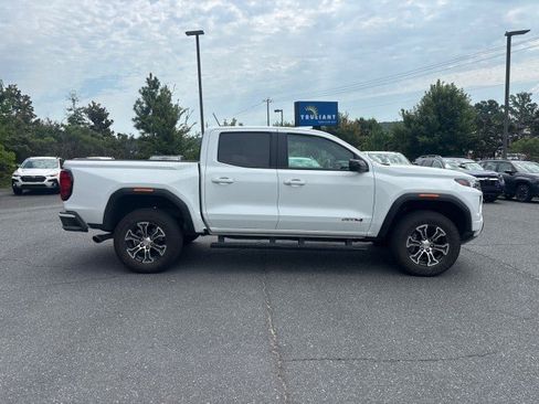Used 2025 GMC Canyon AT4 AWD/4WD image 9