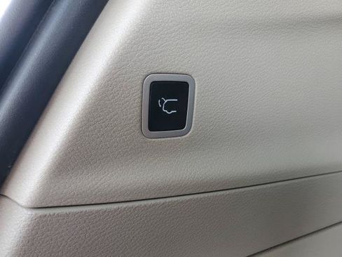 Used 2020 Chrysler Pacifica Limited FWD image 31