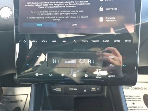 Used 2024 Hyundai Santa Cruz Limited image 14