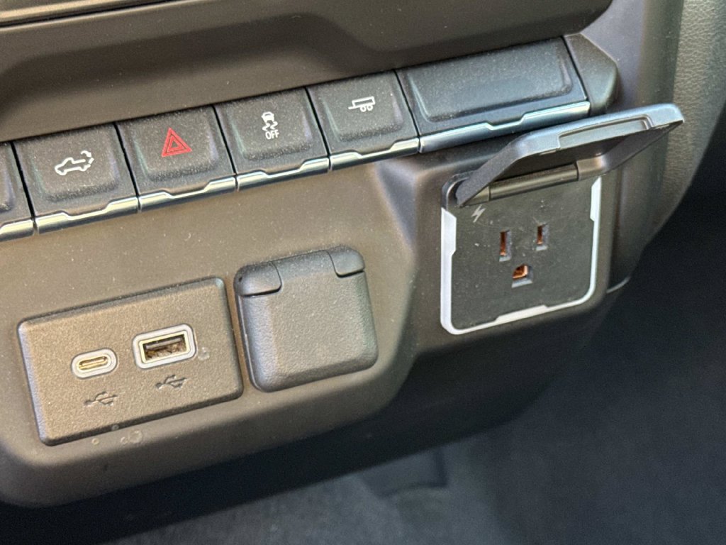 Used 2023 Chevrolet Silverado 1500 Custom RWD image 29