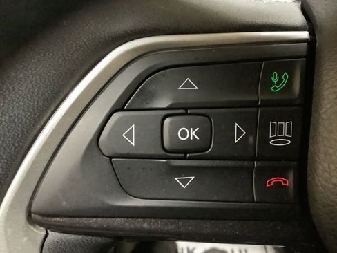 Used 2023 Jeep Grand Cherokee L Laredo image 27