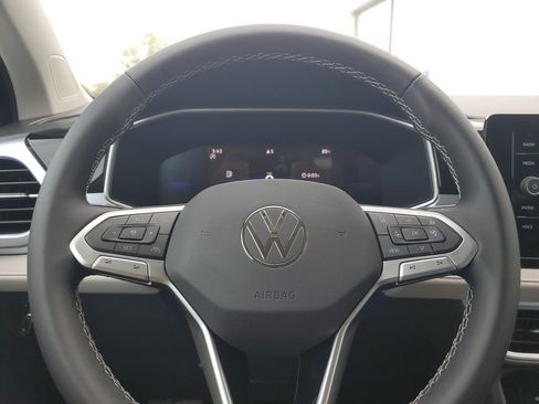 New 2026 Volkswagen Taos SE FWD image 19