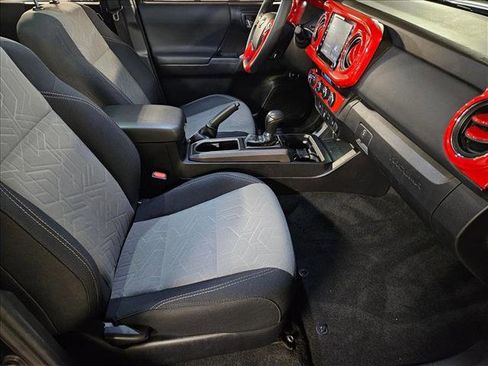 Used 2021 Toyota Tacoma TRD Off-Road image 19