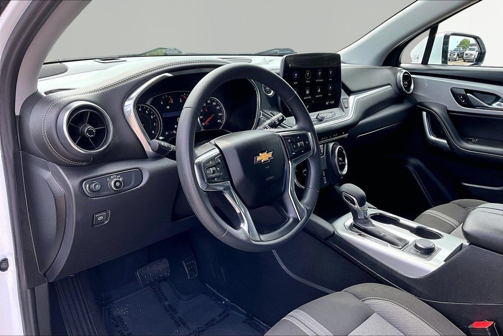 Used 2025 Chevrolet Blazer LT AWD/4WD image 14