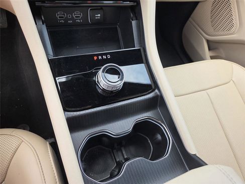 Used 2025 Jeep Grand Cherokee Limited w/ Luxury Tech Group II RWD image 15