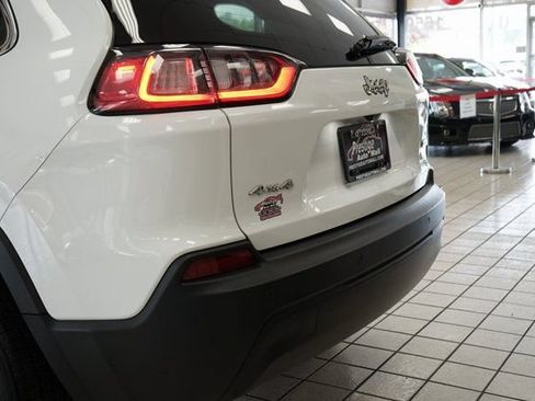 Used 2020 Jeep Cherokee Latitude Plus w/ Cold Weather Group AWD/4WD image 13