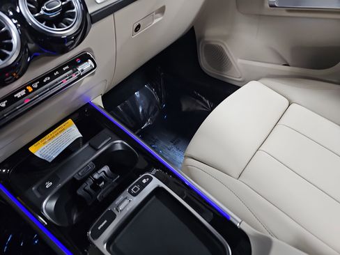New 2025 Mercedes-Benz GLB 250 image 25