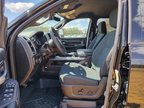 New 2025 RAM 2500 Big Horn AWD/4WD image 17
