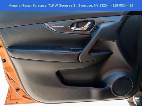 Used 2018 Nissan Rogue SV AWD/4WD image 17
