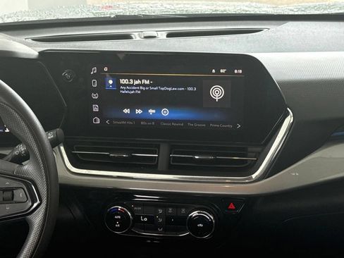 Used 2024 Chevrolet Trax LT FWD image 16