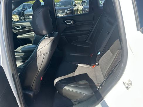 Used 2025 Jeep Compass Trailhawk image 24