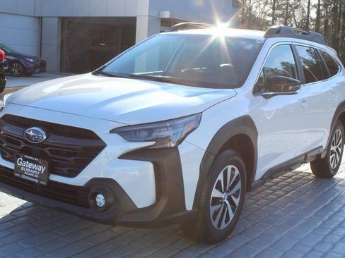 Certified 2025 Subaru Outback Premium image 1
