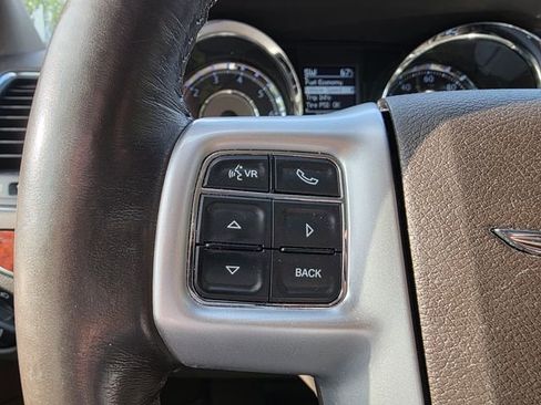 Used 2015 Chrysler Town & Country Limited Platinum image 24