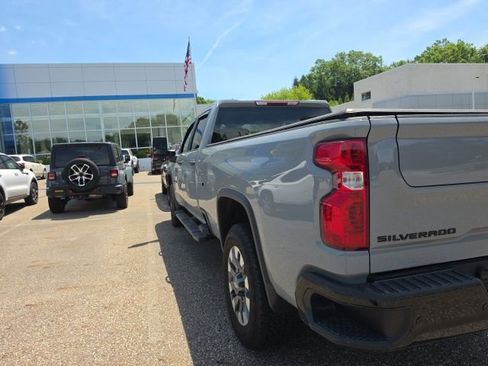 Used 2024 Chevrolet Silverado 2500 Custom w/ Custom Value Package AWD/4WD image 4