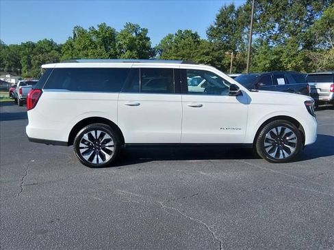 Used 2025 Ford Expedition Max Platinum w/ Driver's Package AWD/4WD image 3