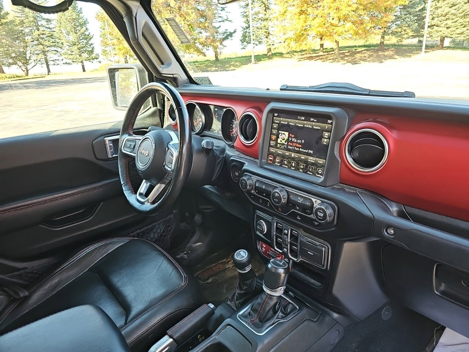 Used 2022 Jeep Gladiator Rubicon w/ Cold Weather Group AWD/4WD image 10