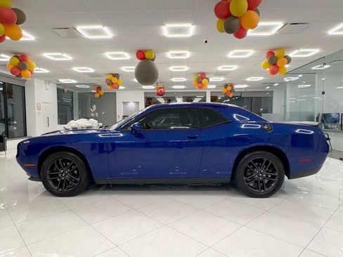 Used 2019 Dodge Challenger SXT w/ Plus Package image 4