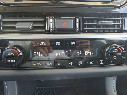 Used 2025 Nissan Pathfinder SV FWD image 4
