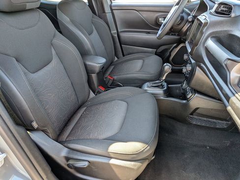 Used 2023 Jeep Renegade Latitude image 20