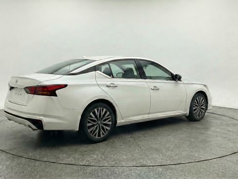 Used 2025 Nissan Altima 2.5 SV image 9