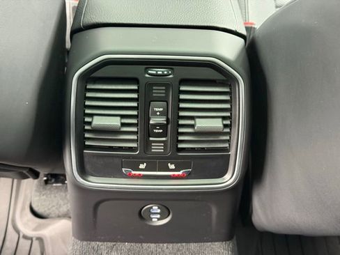 Used 2026 Porsche Macan image 23