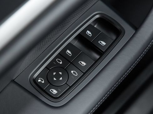 Certified 2026 Porsche Taycan AWD/4WD image 20