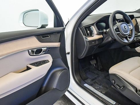 Certified 2025 Volvo XC90 B6 Plus w/ Protection Package Premier image 23