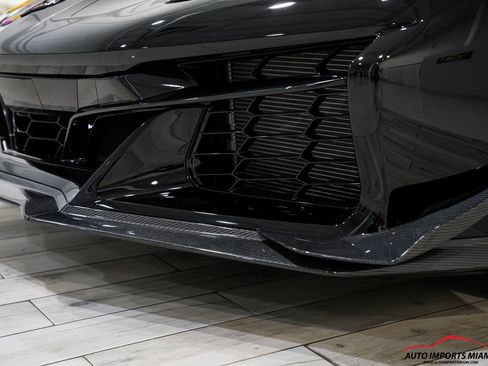 Used 2025 Chevrolet Corvette Z06 RWD image 8