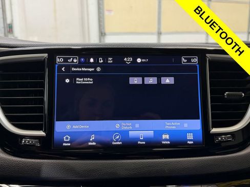 Used 2024 Chrysler Pacifica Touring-L FWD image 4
