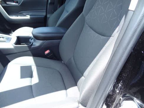 Used 2025 Toyota RAV4 XLE FWD image 18