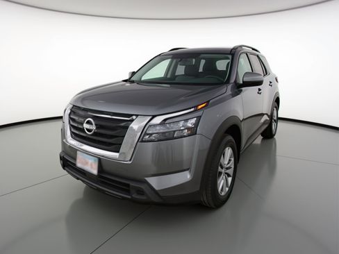 Used 2025 Nissan Pathfinder SV FWD image 3