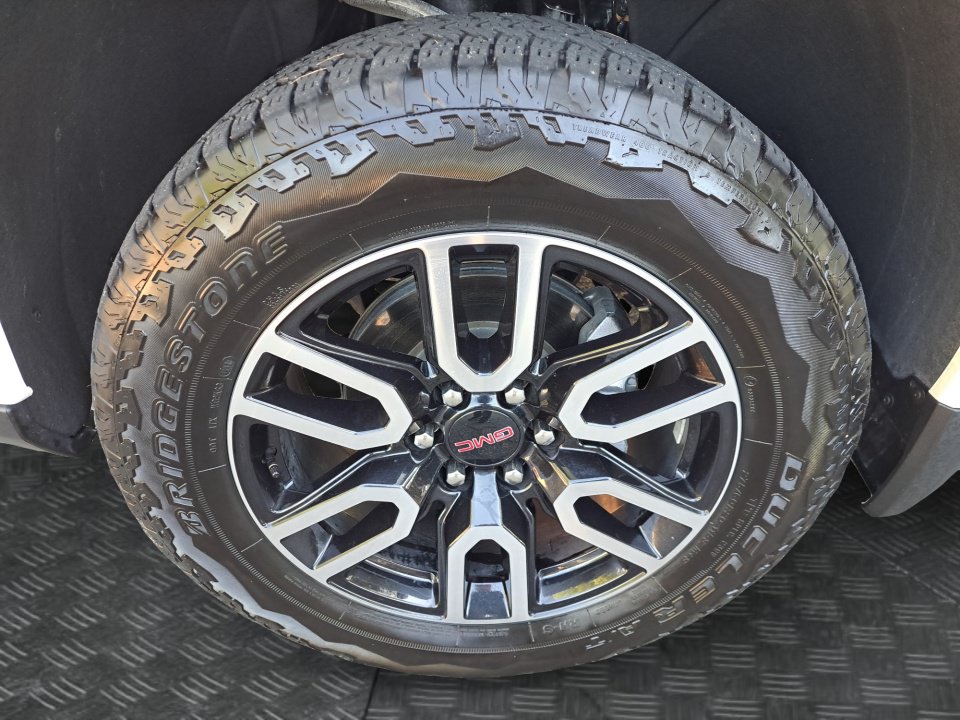 Used 2025 GMC Sierra 1500 AT4 w/ AT4 Premium Package AWD/4WD image 22