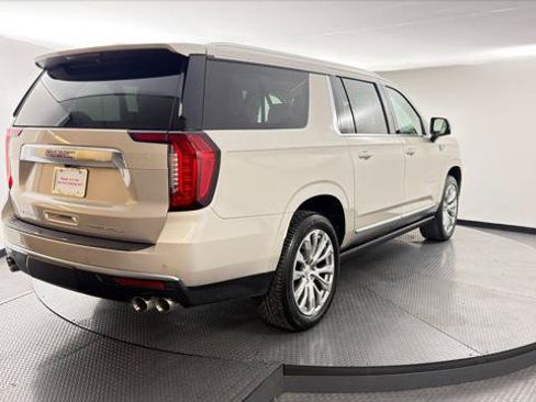 Used 2022 GMC Yukon XL Denali AWD/4WD image 9