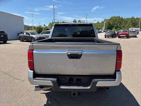 Certified 2026 Toyota Tacoma SR5 AWD/4WD image 6