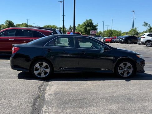 Used 2012 Toyota Camry SE w/ Leather Pkg FWD image 2
