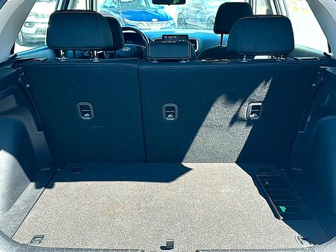 Used 2025 Hyundai Venue SEL image 22