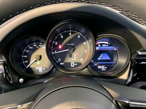 Used 2025 Porsche Macan image 29