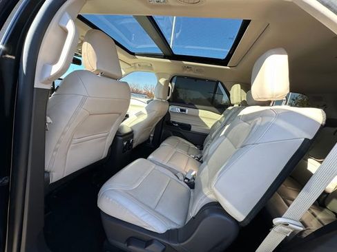 Used 2022 Ford Explorer Platinum w/ Equipment Group 601A image 19
