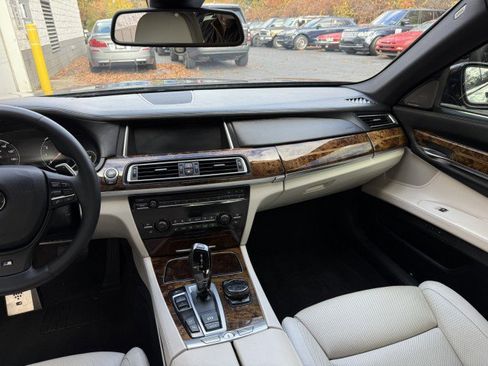 Used 2014 BMW 750Li image 22