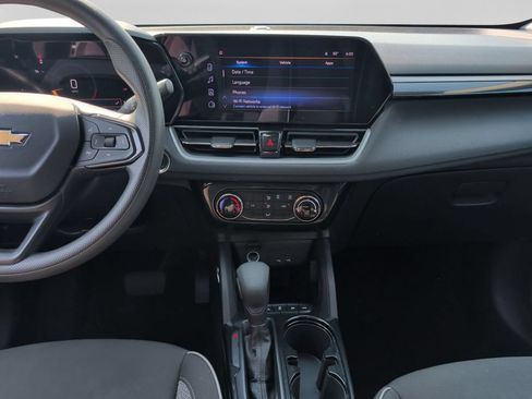 Used 2025 Chevrolet TrailBlazer LT AWD/4WD image 19