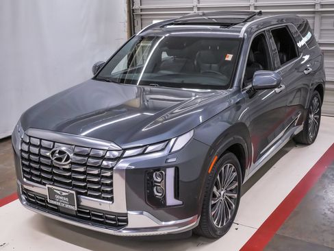 Used 2023 Hyundai Palisade Calligraphy FWD image 1