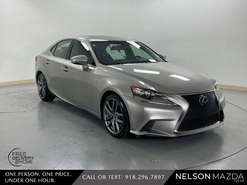 Used 2016 Lexus IS 200t image 4