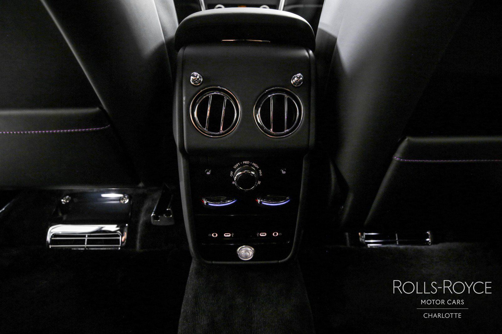 Used 2025 Rolls-Royce Cullinan AWD/4WD image 22