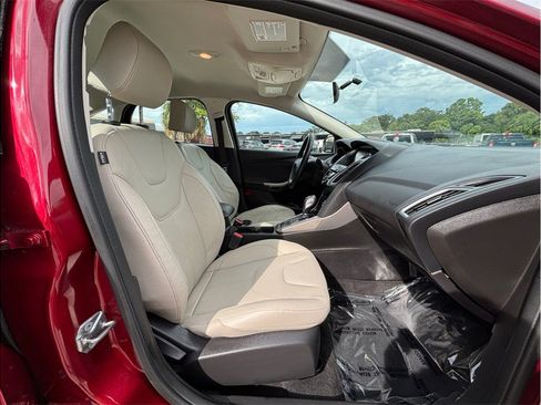 Used 2015 Ford Focus Titanium FWD image 36