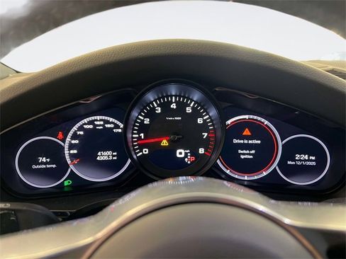 Used 2022 Porsche Cayenne Platinum Edition image 26