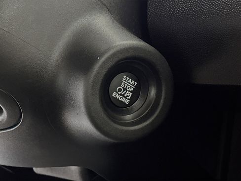 Used 2025 RAM ProMaster 2500 w/ Convenience Group image 20